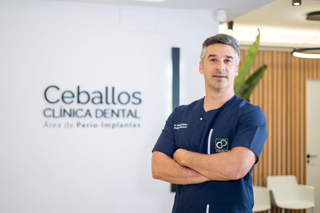 Dr. Ramón Ceballos especialista en periodoncia